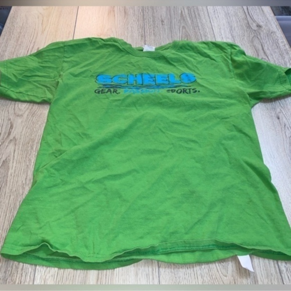 Scheels Green T-Shirt top short sleeve shirt